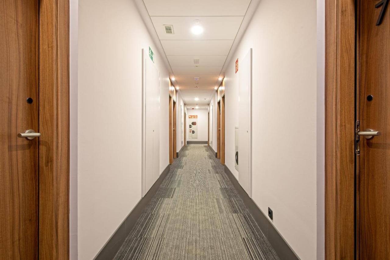 Dwo Yuste Alcala Hotel Madrid Exterior photo