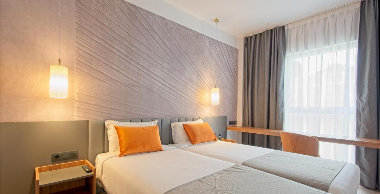 Dwo Yuste Alcala Hotel Madrid Exterior photo