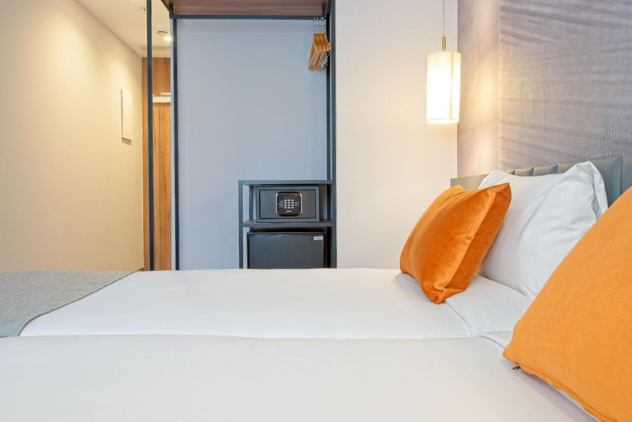 Dwo Yuste Alcala Hotel Madrid Exterior photo